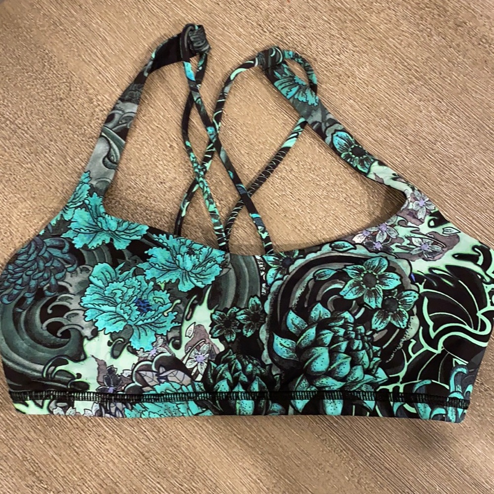 Lululemon Free to Be Bra Size 6